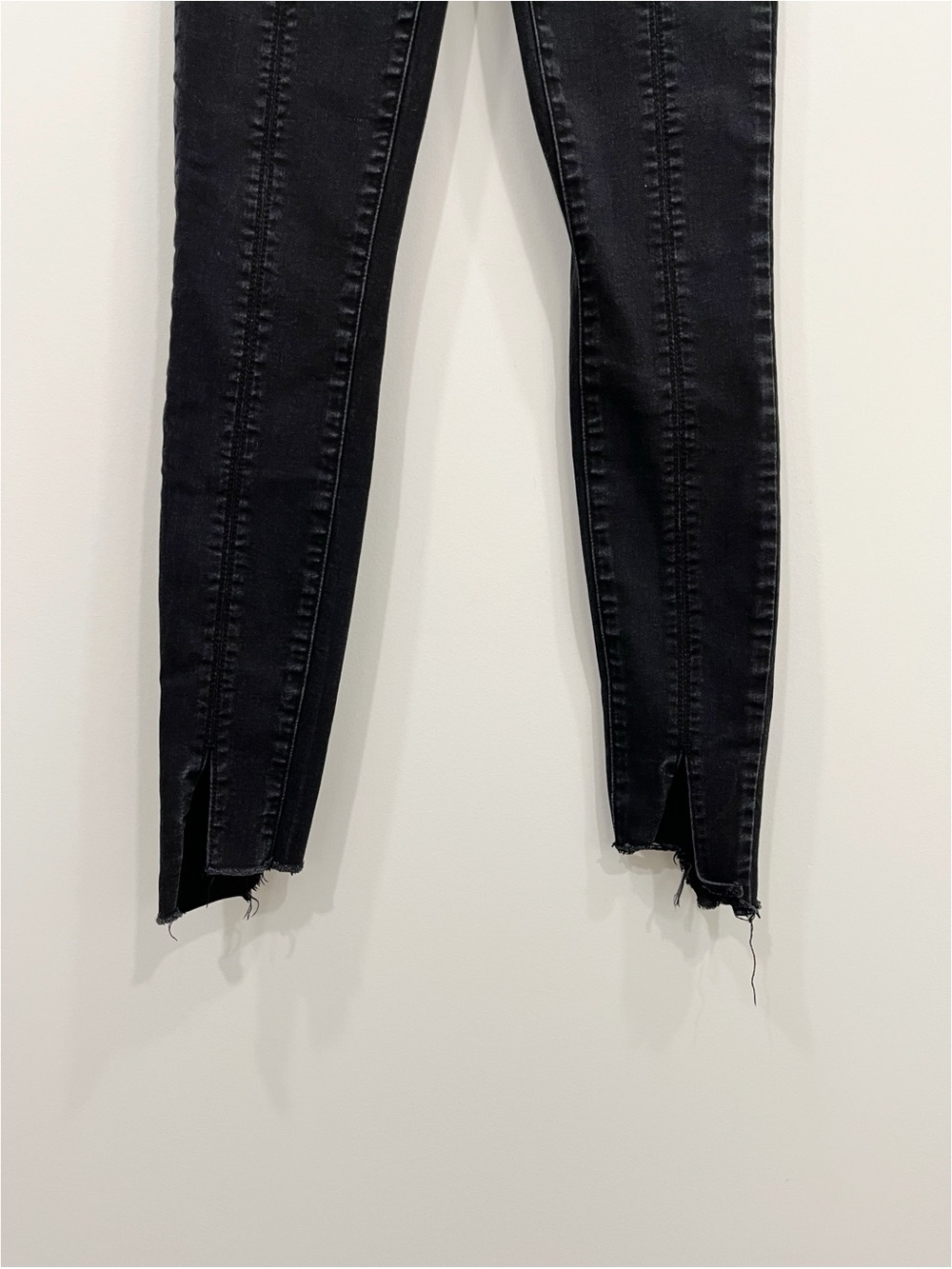 Sam Edelman Stiletto High Rise Skinny Ankle Jeans Black Coated Raw Hem Size 26 - Picture 5 of 11